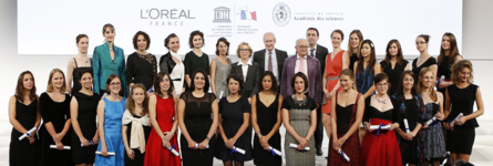 Anna received the "For Women in Science" fellowship from L'Oreal Foundation