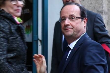 President François Hollande arrives at ENS and says hello to us